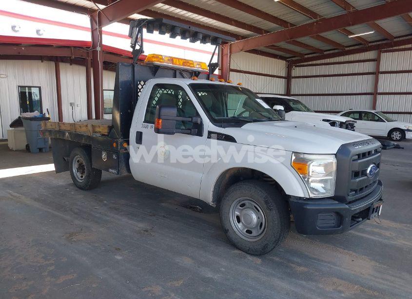 2011 Ford F-350 CHASSIS XL (VIN 1FDBF3E65BEC47845) main photo