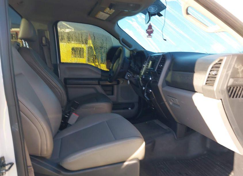 Photo 5 of 2017 Ford F-350 CHASSIS XL (VIN 1FDBF3E67HEB53751)