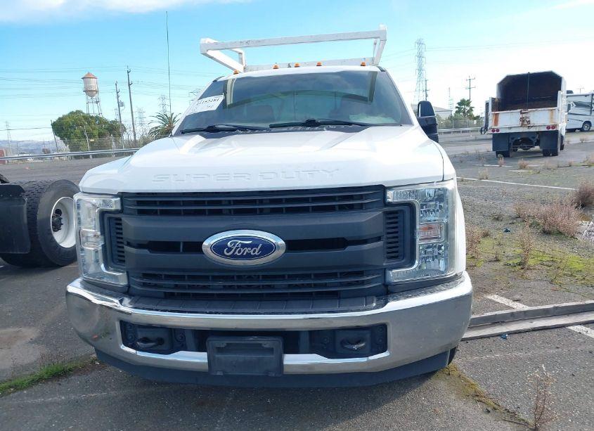 Photo 6 of 2017 Ford F-350 CHASSIS XL (VIN 1FDBF3E67HEB53751)