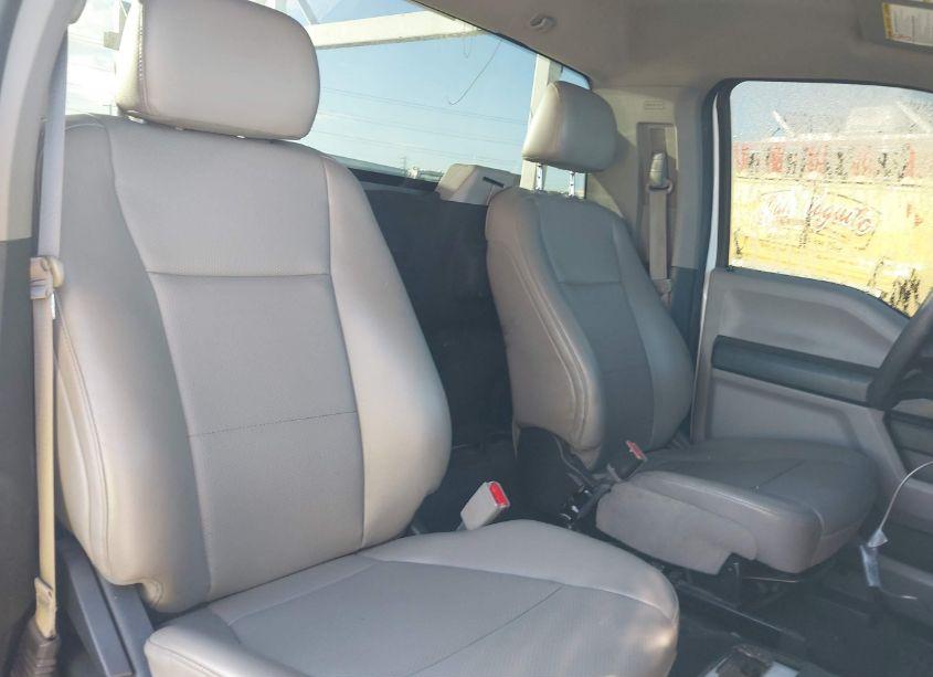 Photo 8 of 2017 Ford F-350 CHASSIS XL (VIN 1FDBF3E67HEB53751)