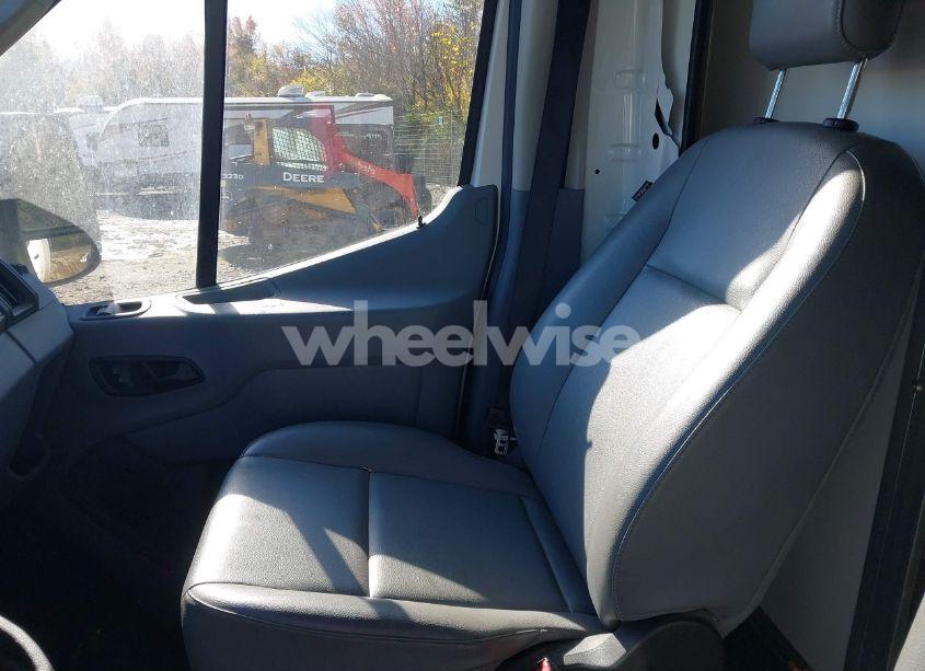 Photo 6 of 2019 Ford Transit-350 CUTAWAY (VIN 1FDBF9PM6KKA12564)