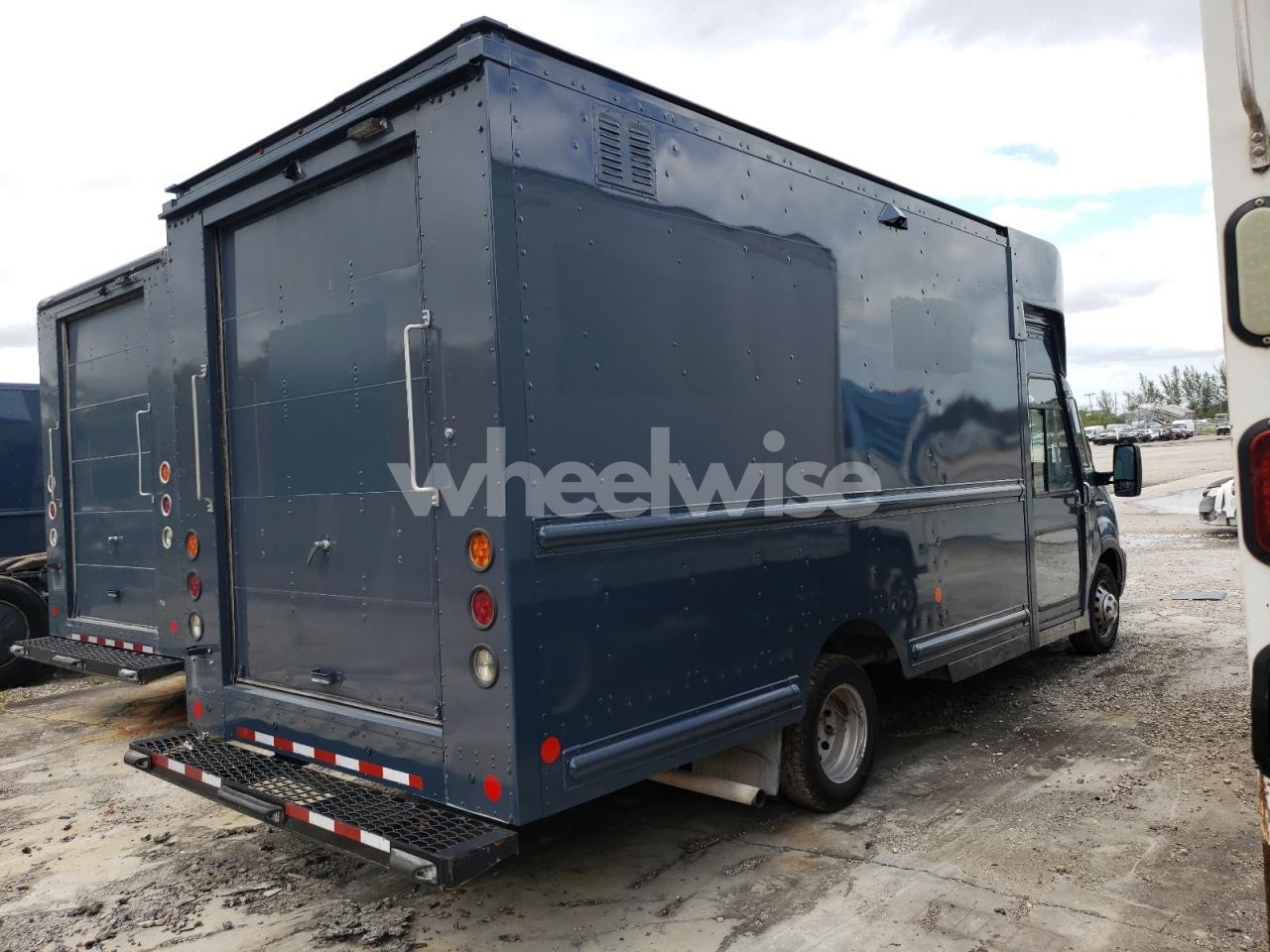 Photo 3 of 2021 FORD TRANSIT T-350 HD (VIN 1FDDF6P81MKA45386)