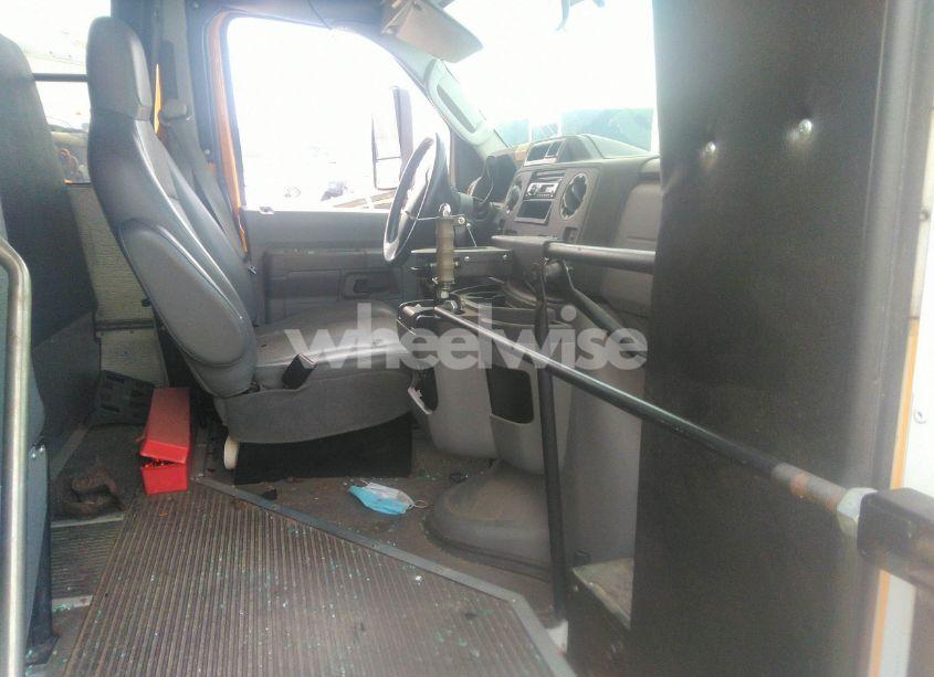 Photo 5 of 2014 Ford E-450 CUTAWAY (VIN 1FDFE4FS4EDA33428)