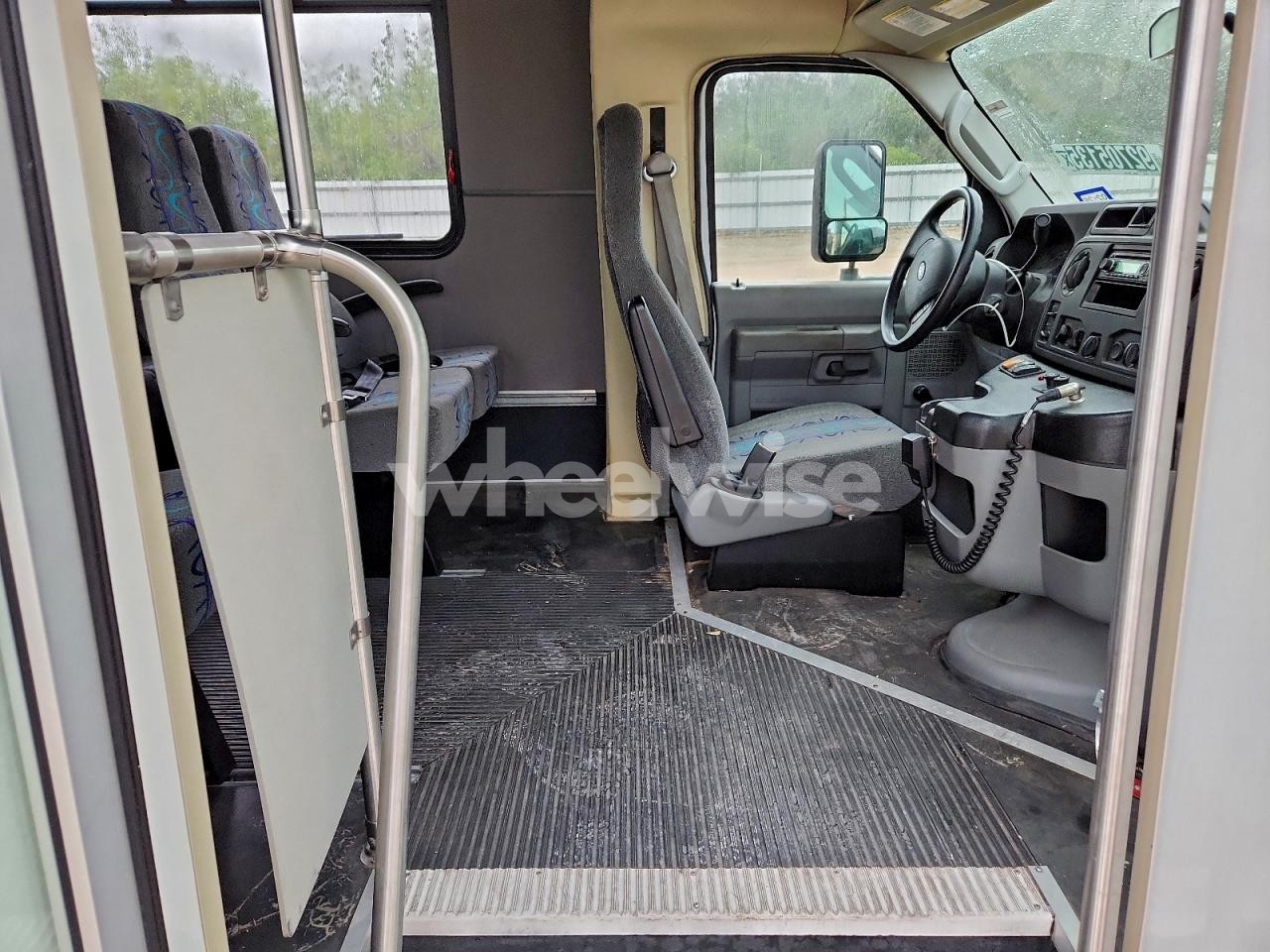 Photo 5 of 2014 FORD ECONOLINE E450 SUPER DUTY CUTAWAY VAN (VIN 1FDFE4FS6EDA23581)