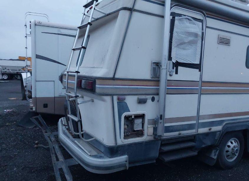 Photo 6 of 1985 Holiday Rambler IMPERIAL S (VIN 1FDKE30L7FHB62929)