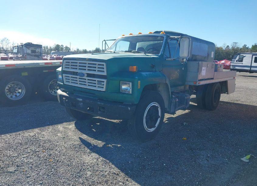 Photo 2 of 1992 Ford F600 N/A (VIN 1FDNF60J2NVA14472)