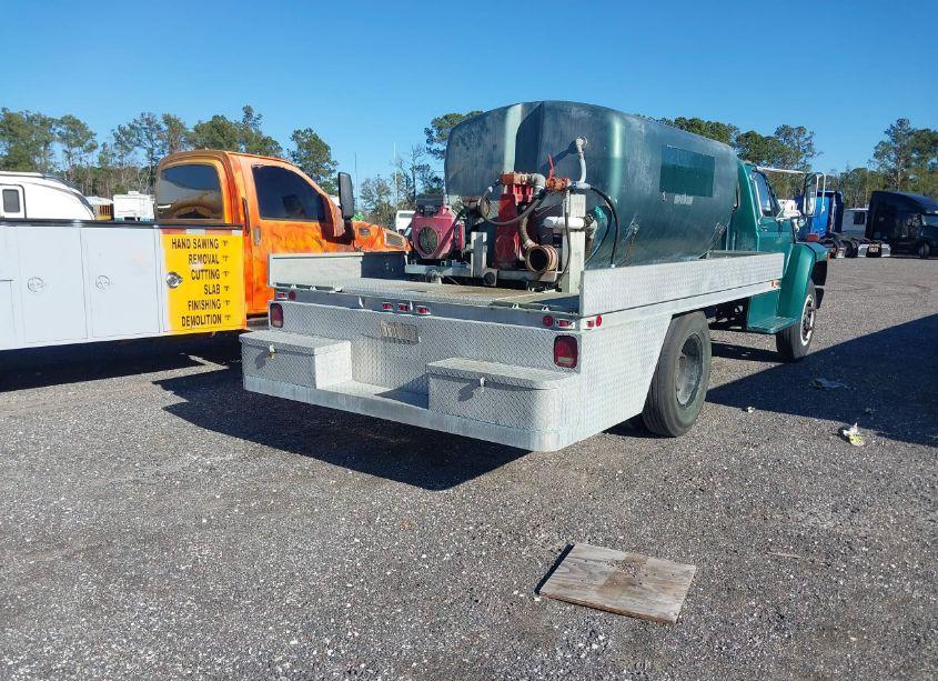 Photo 4 of 1992 Ford F600 N/A (VIN 1FDNF60J2NVA14472)