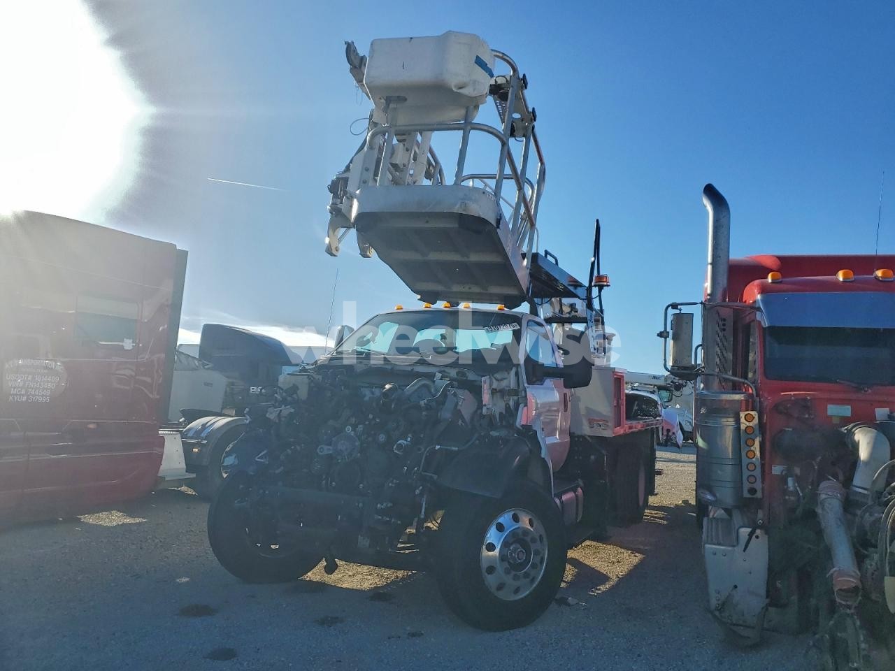 Photo 2 of 2022 FORD F750 SUPER DUTY BUCKET TRUCK (VIN 1FDNF7DEXNDF05591)