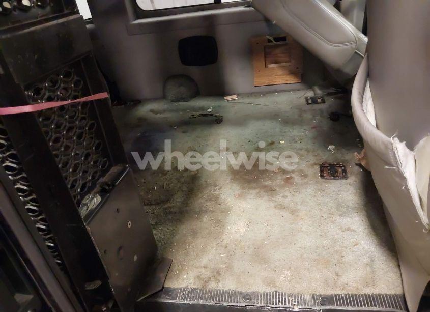 Photo 8 of 2000 Ford E-150 RECREATIONAL (VIN 1FDRE1423YHB55824)