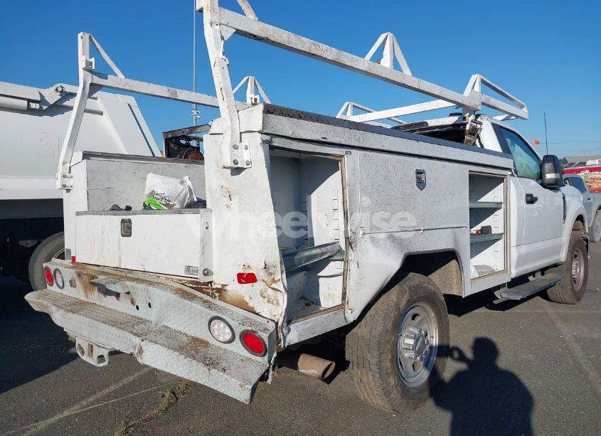 Photo 11 of 2022 Ford F-350 CHASSIS XL (VIN 1FDRF3F68NEE94763)