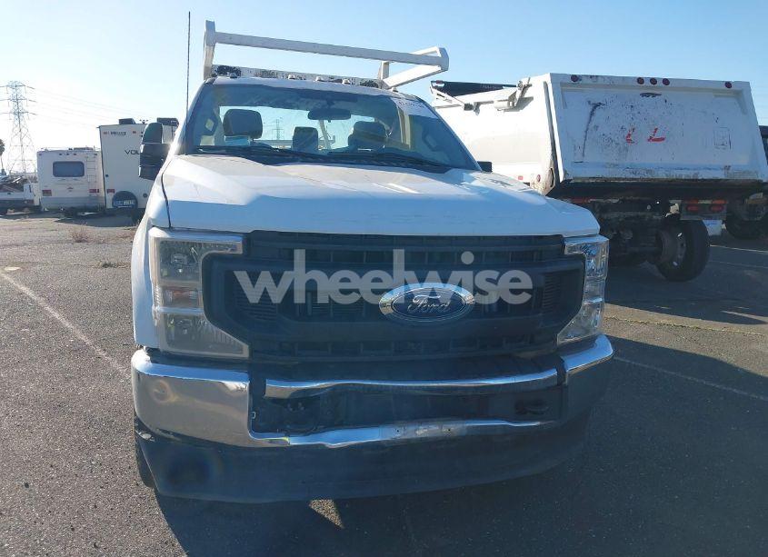 Photo 13 of 2022 Ford F-350 CHASSIS XL (VIN 1FDRF3F68NEE94763)