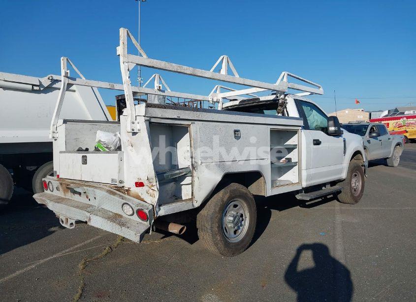 Photo 4 of 2022 Ford F-350 CHASSIS XL (VIN 1FDRF3F68NEE94763)