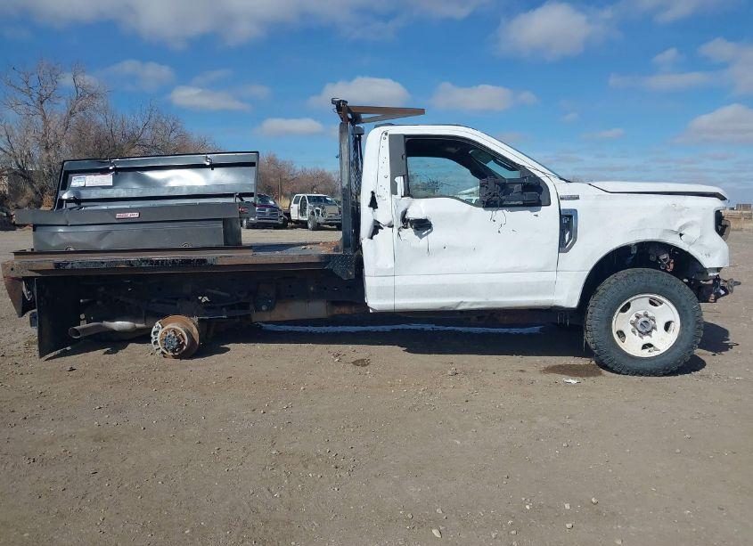 Photo 16 of 2021 Ford F-350 CHASSIS XLT (VIN 1FDRF3F69MED42022)