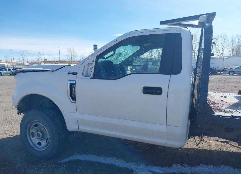 Photo 21 of 2021 Ford F-350 CHASSIS XLT (VIN 1FDRF3F69MED42022)