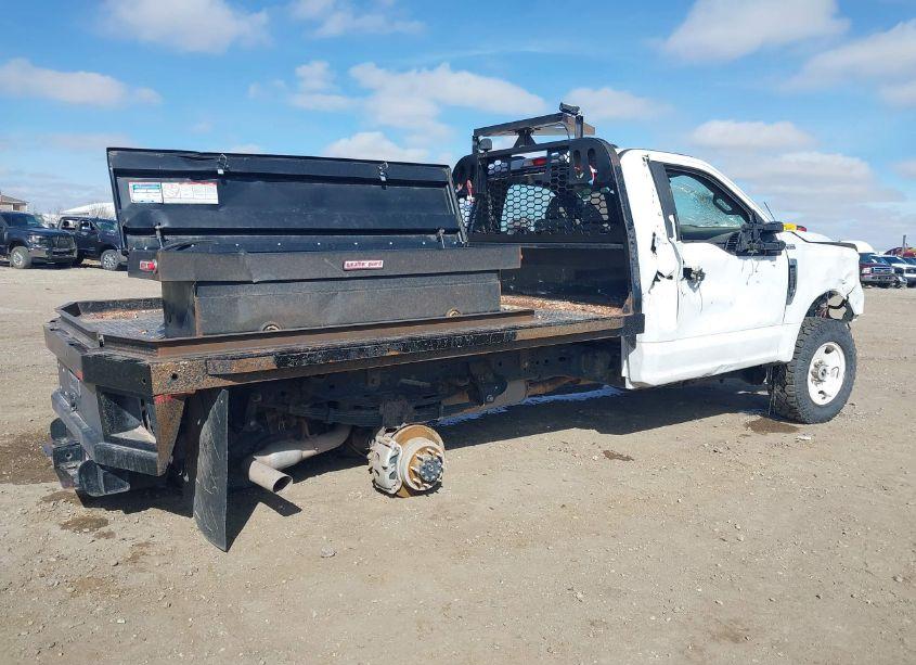 Photo 4 of 2021 Ford F-350 CHASSIS XLT (VIN 1FDRF3F69MED42022)