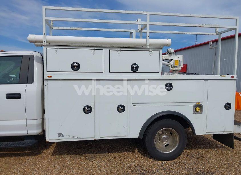 Photo 12 of 2019 Ford F-350 CHASSIS XL (VIN 1FDRF3G61KEC47465)