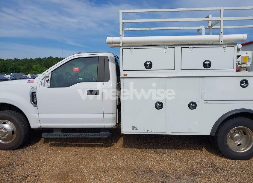 Photo 17 of 2019 Ford F-350 CHASSIS XL (VIN 1FDRF3G61KEC47465)