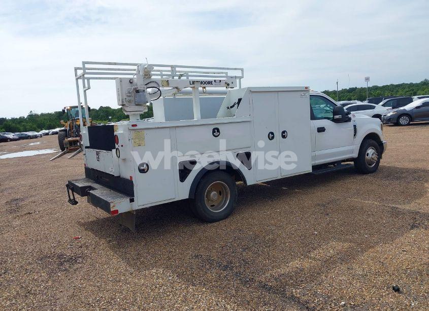 Photo 4 of 2019 Ford F-350 CHASSIS XL (VIN 1FDRF3G61KEC47465)