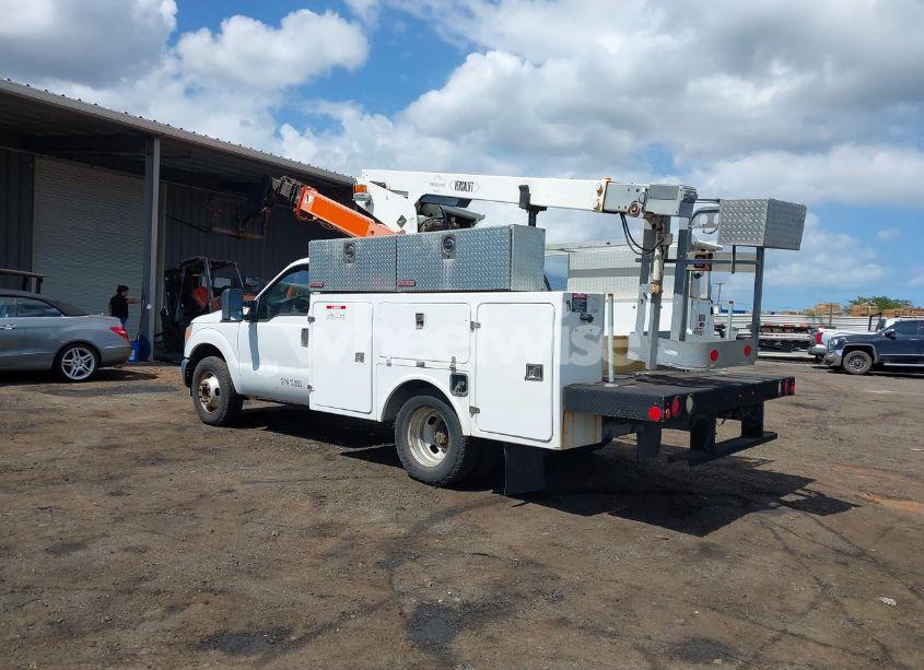 Photo 3 of 2011 Ford F-350 CHASSIS XL (VIN 1FDRF3G67BEA91528)