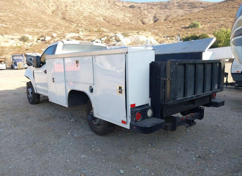 Photo 3 of 2021 Ford F-350 CHASSIS XL (VIN 1FDRF3GN0MED80289)