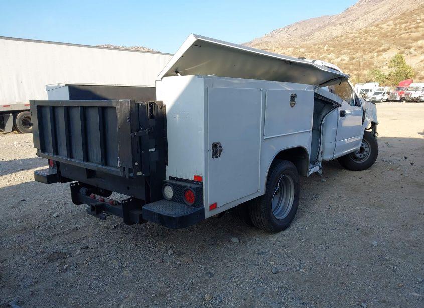 Photo 4 of 2021 Ford F-350 CHASSIS XL (VIN 1FDRF3GN0MED80289)