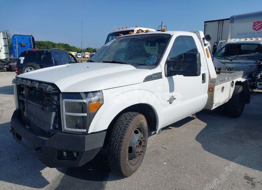 Photo 2 of 2013 Ford F-350 CHASSIS XL (VIN 1FDRF3GT5DEA16724)