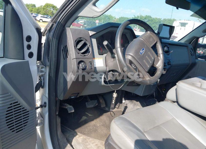 Photo 6 of 2013 Ford F-350 CHASSIS XL (VIN 1FDRF3GT5DEA16724)