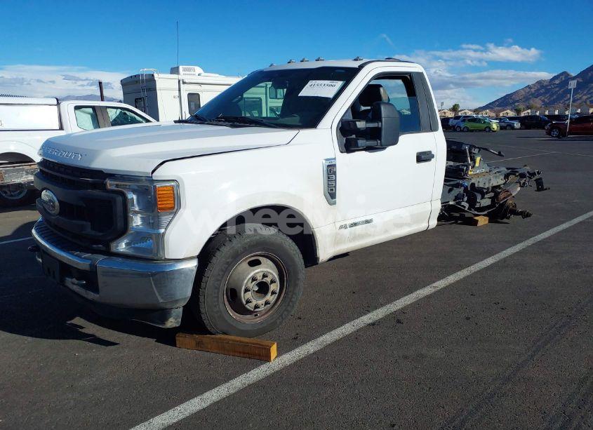 Photo 2 of 2021 Ford F-350 CHASSIS XL (VIN 1FDRF3GT6MEC93298)