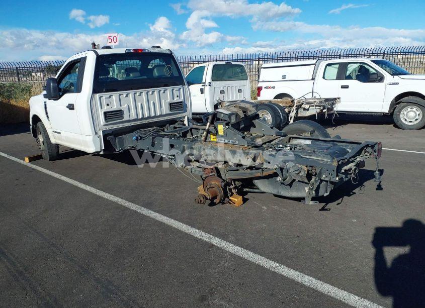 Photo 3 of 2021 Ford F-350 CHASSIS XL (VIN 1FDRF3GT6MEC93298)