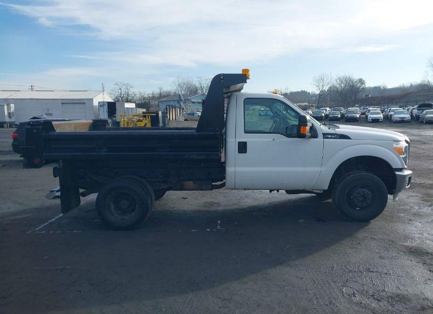 Photo 13 of 2014 Ford F-350 CHASSIS XL (VIN 1FDRF3H60EEA11361)