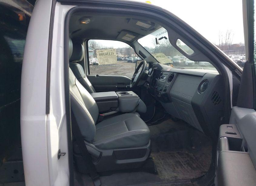 Photo 7 of 2014 Ford F-350 CHASSIS XL (VIN 1FDRF3H60EEA11361)