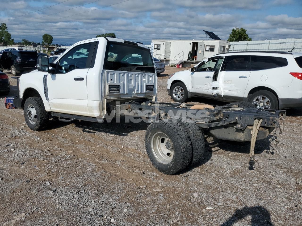 Photo 2 of 2023 FORD F350 SUPER DUTY (VIN 1FDRF3HN7PDA17884)