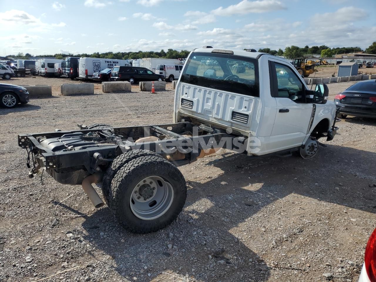 Photo 3 of 2023 FORD F350 SUPER DUTY (VIN 1FDRF3HN7PDA17884)