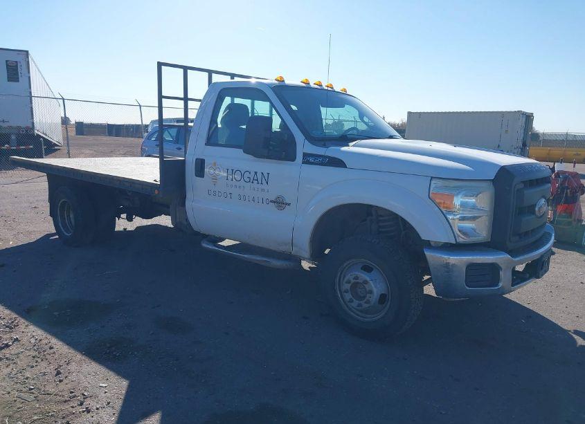 2011 Ford F-350 CHASSIS XL (VIN 1FDRF3HT3BEA03563) main photo