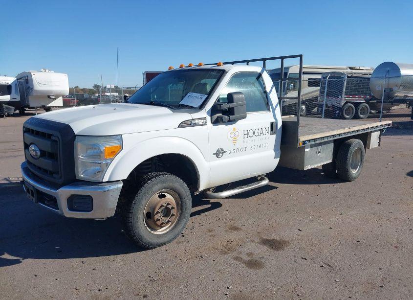 Photo 2 of 2011 Ford F-350 CHASSIS XL (VIN 1FDRF3HT3BEA03563)