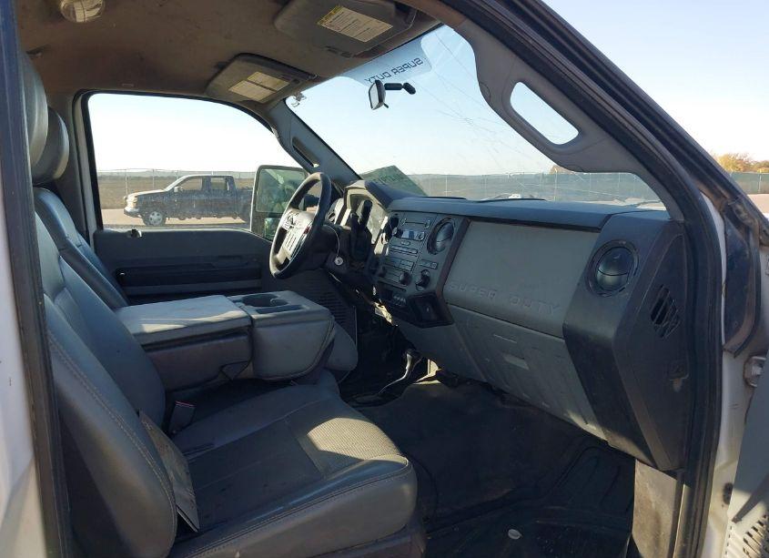 Photo 6 of 2011 Ford F-350 CHASSIS XL (VIN 1FDRF3HT3BEA03563)