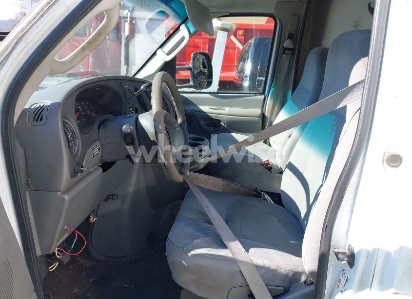 Photo 7 of 2007 Ford E-350 CUTAWAY (VIN 1FDSE35L27DA09571)