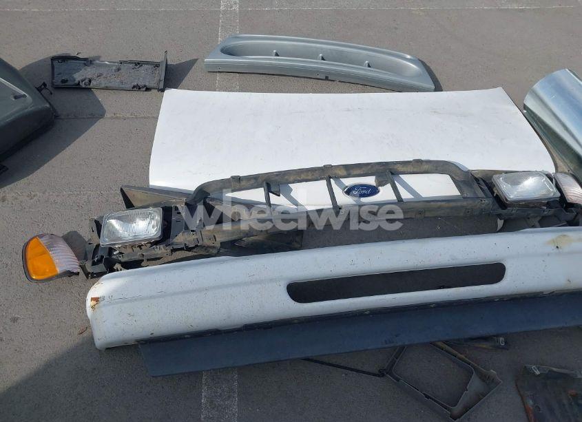 Photo 12 of 2005 Ford E-350 CUTAWAY STANDARD (VIN 1FDSE35PX5HA05891)