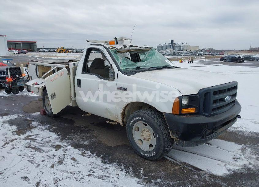 2006 Ford F-350 CHASSIS XL/XLT (VIN 1FDSF34506EA60799) main photo