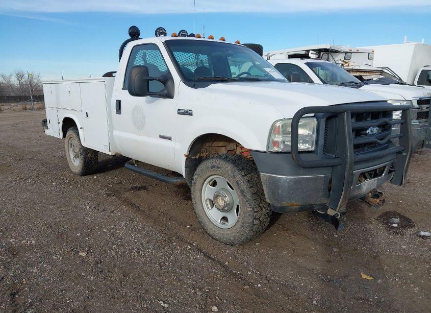 2007 Ford F-350 CHASSIS XL/XLT (VIN 1FDSF35P67EA42339) main photo