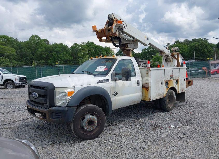 Photo 2 of 2011 Ford F-450 CHASSIS XL (VIN 1FDUF4GT3BEA16301)