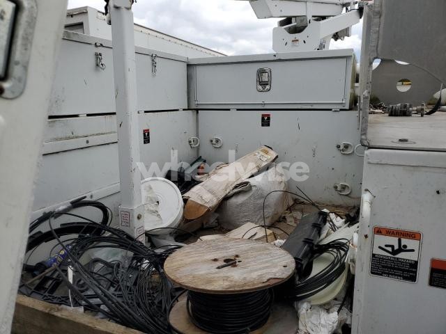 Photo 4 of 2016 FORD F450 SUPER DUTY BUCKET TRUCK (VIN 1FDUF4GYXGEA75364)