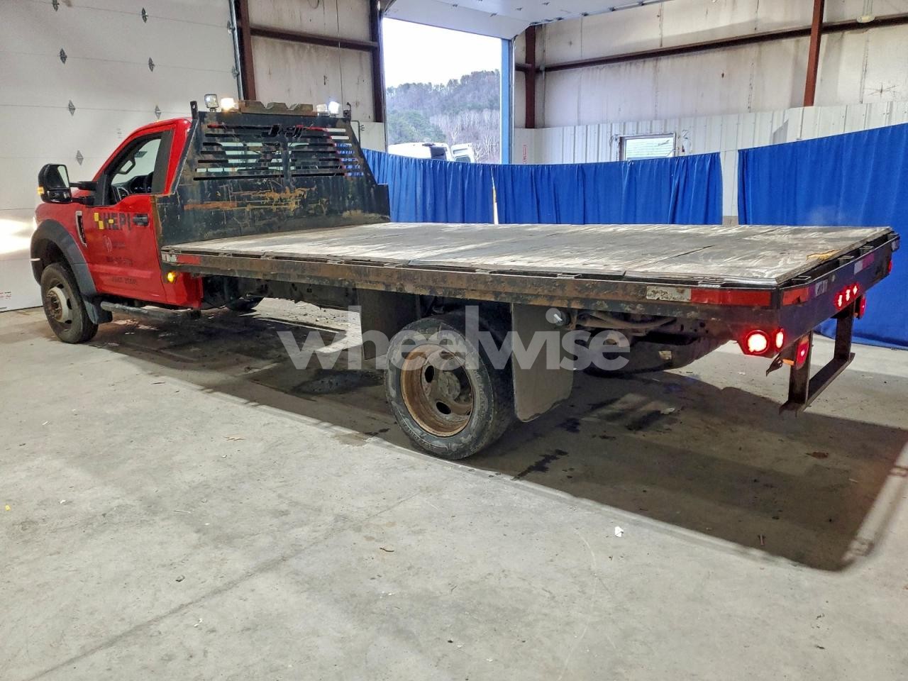 Photo 2 of 2018 FORD F450 SUPER DUTY FLATBED TRUCK (VIN 1FDUF4HY1JDA00077)