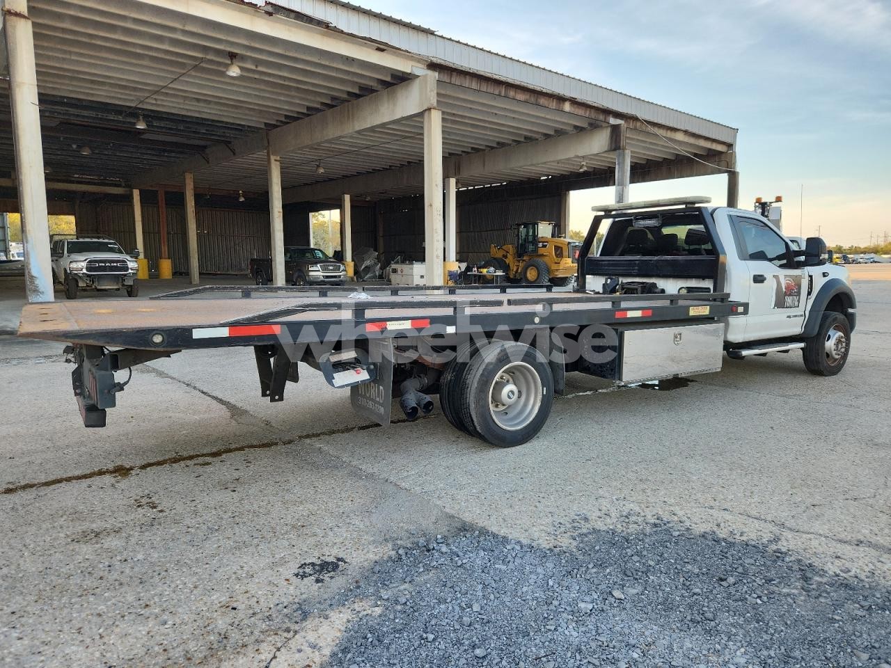 Photo 3 of 2017 FORD F550 ROLLBACK TRUCK (VIN 1FDUF5GT1HEC11795)