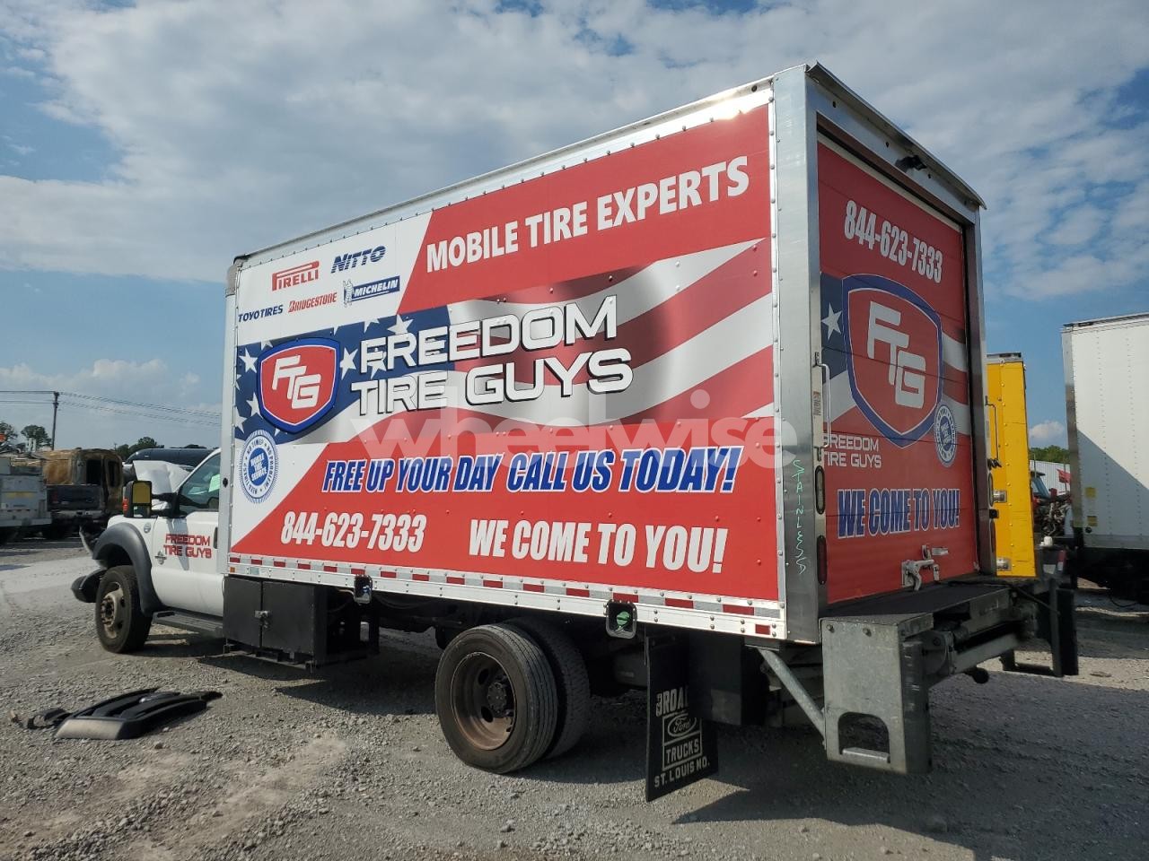 Photo 3 of 2016 FORD F550 SUPER DUTY BOX TRUCK (VIN 1FDUF5GT6GEC15968)