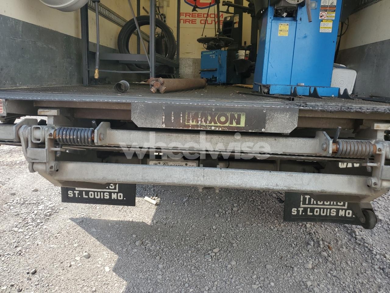 Photo 9 of 2016 FORD F550 SUPER DUTY BOX TRUCK (VIN 1FDUF5GT6GEC15968)