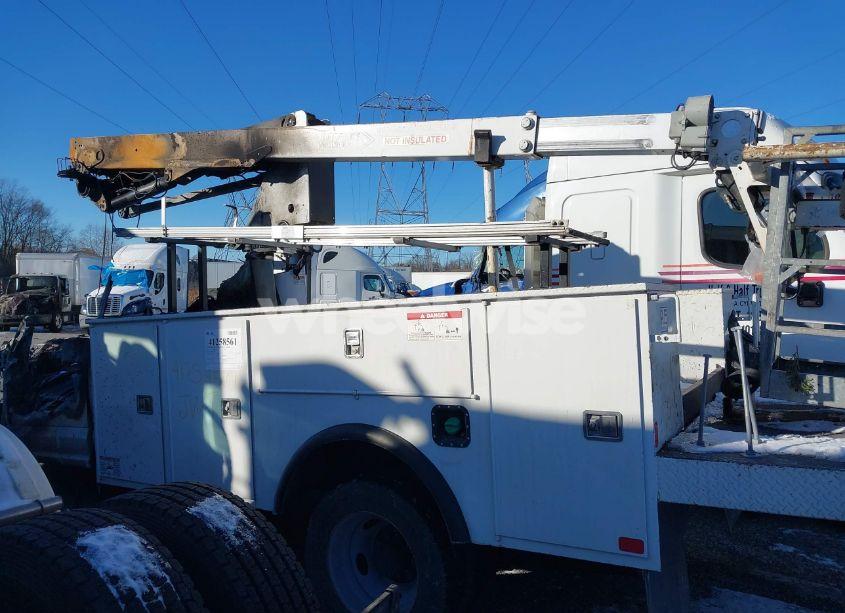 Photo 3 of 2018 Ford F-550 CHASSIS XL (VIN 1FDUF5GT6JDA03522)