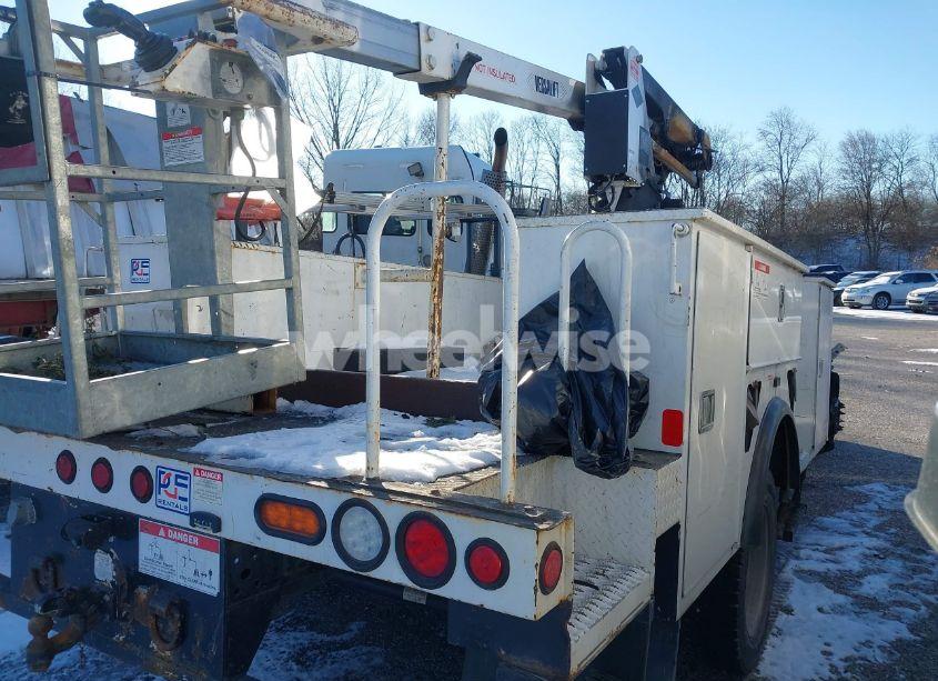 Photo 4 of 2018 Ford F-550 CHASSIS XL (VIN 1FDUF5GT6JDA03522)