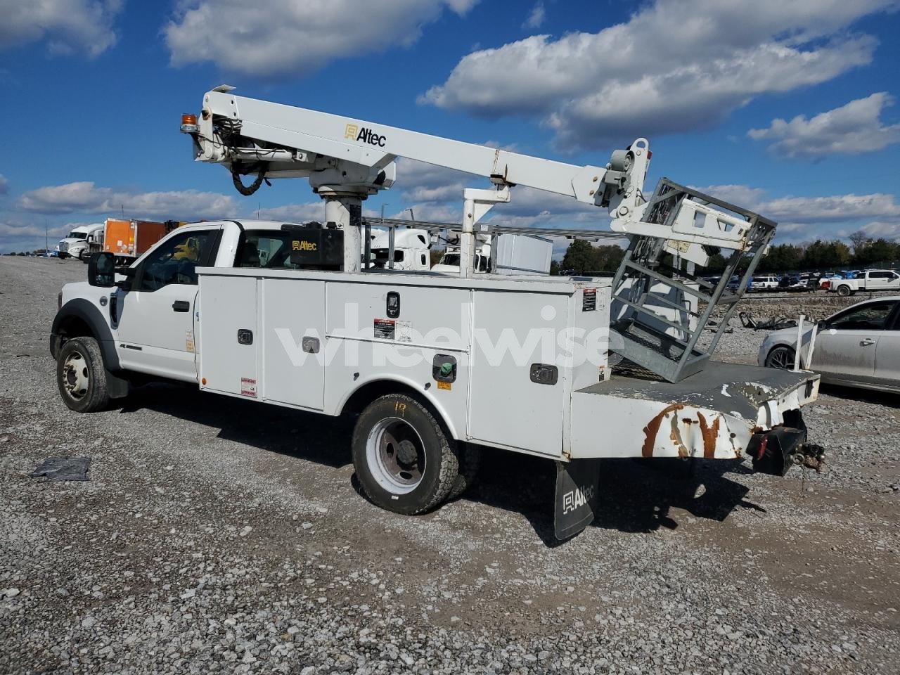 Photo 2 of 2019 FORD F550 BUCKET TRUCK (VIN 1FDUF5GT9KED97075)