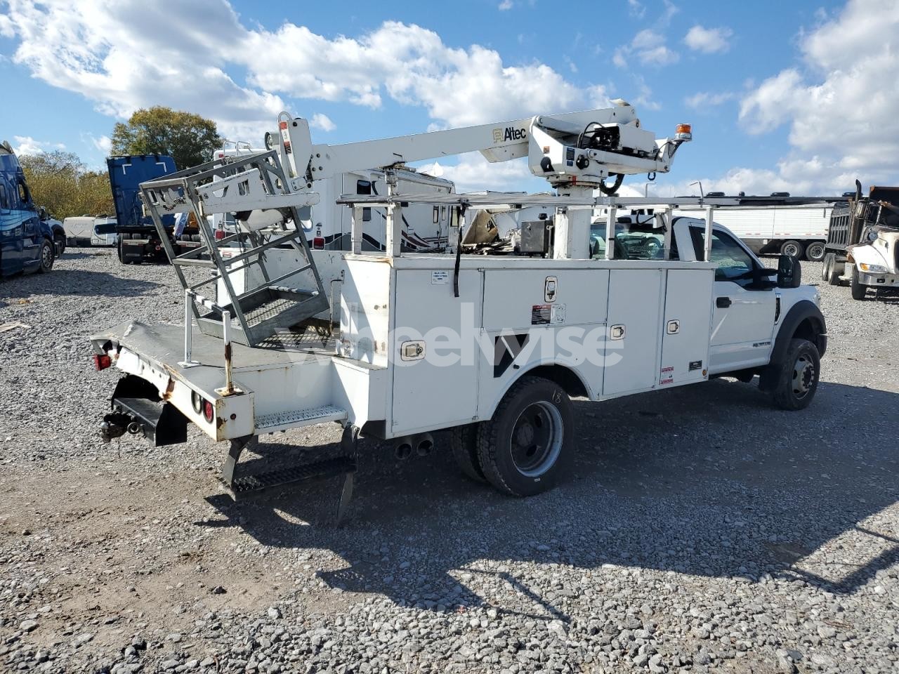 Photo 3 of 2019 FORD F550 BUCKET TRUCK (VIN 1FDUF5GT9KED97075)